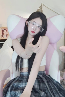 皎若云间月
